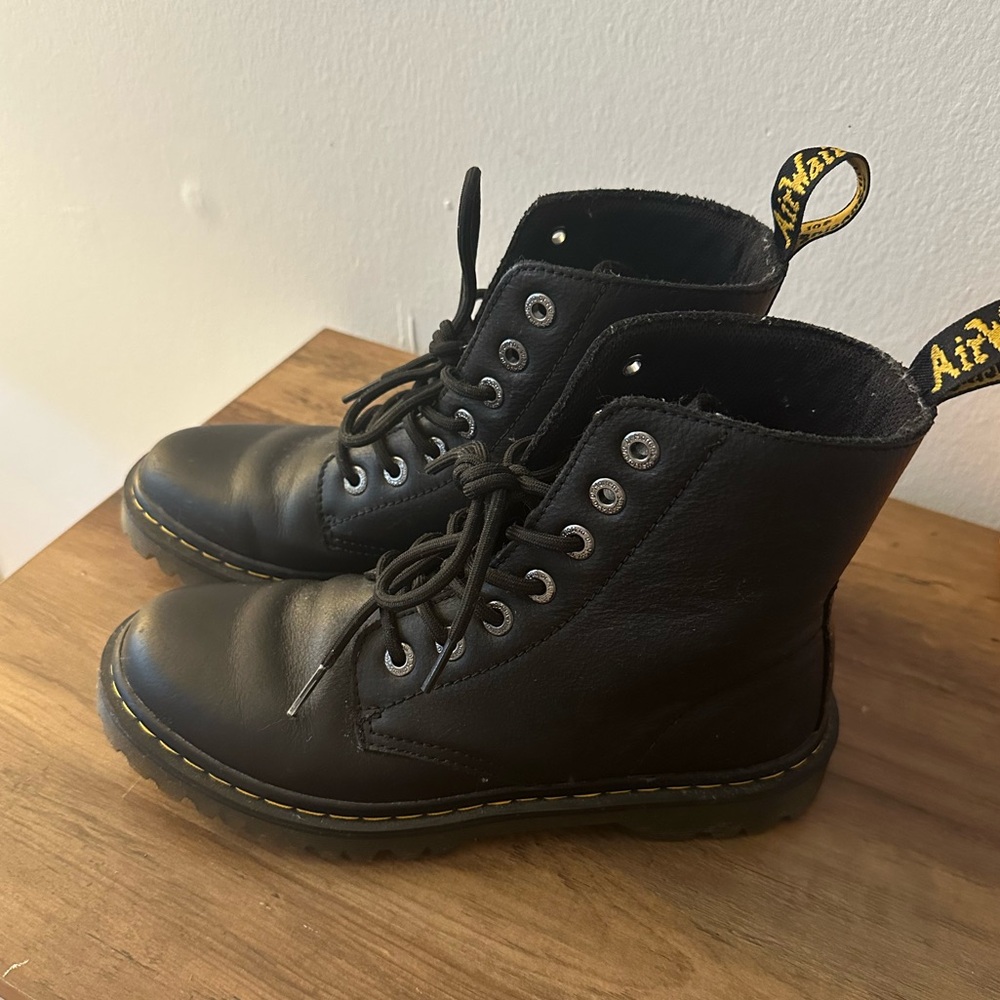 Dr. Marten Luana black leather boots